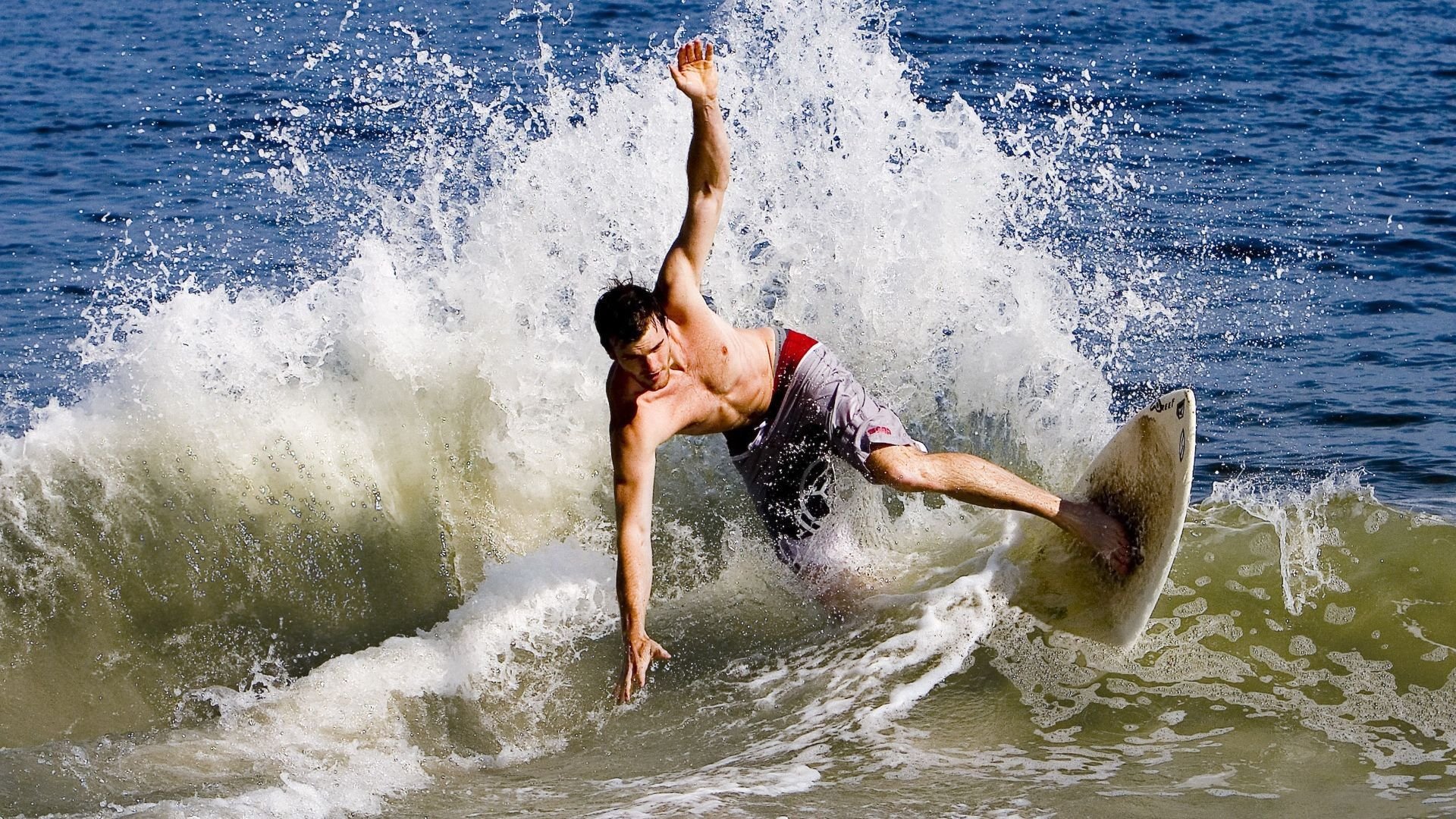 巴萨18岁超新星亚马尔入选FIFPRO最佳11，创史上最年轻纪录，巴萨年轻化